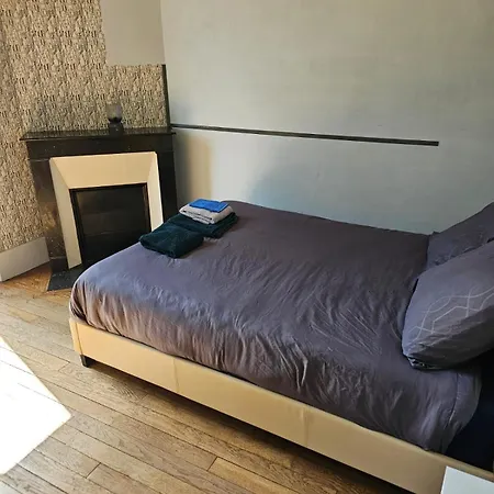 Charming 3-bedroom House, Perfect For Family Getaways Or Extended Professional فيلة