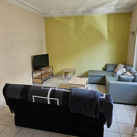 Charming 3-bedroom House, Perfect For Family Getaways Or Extended Professional *